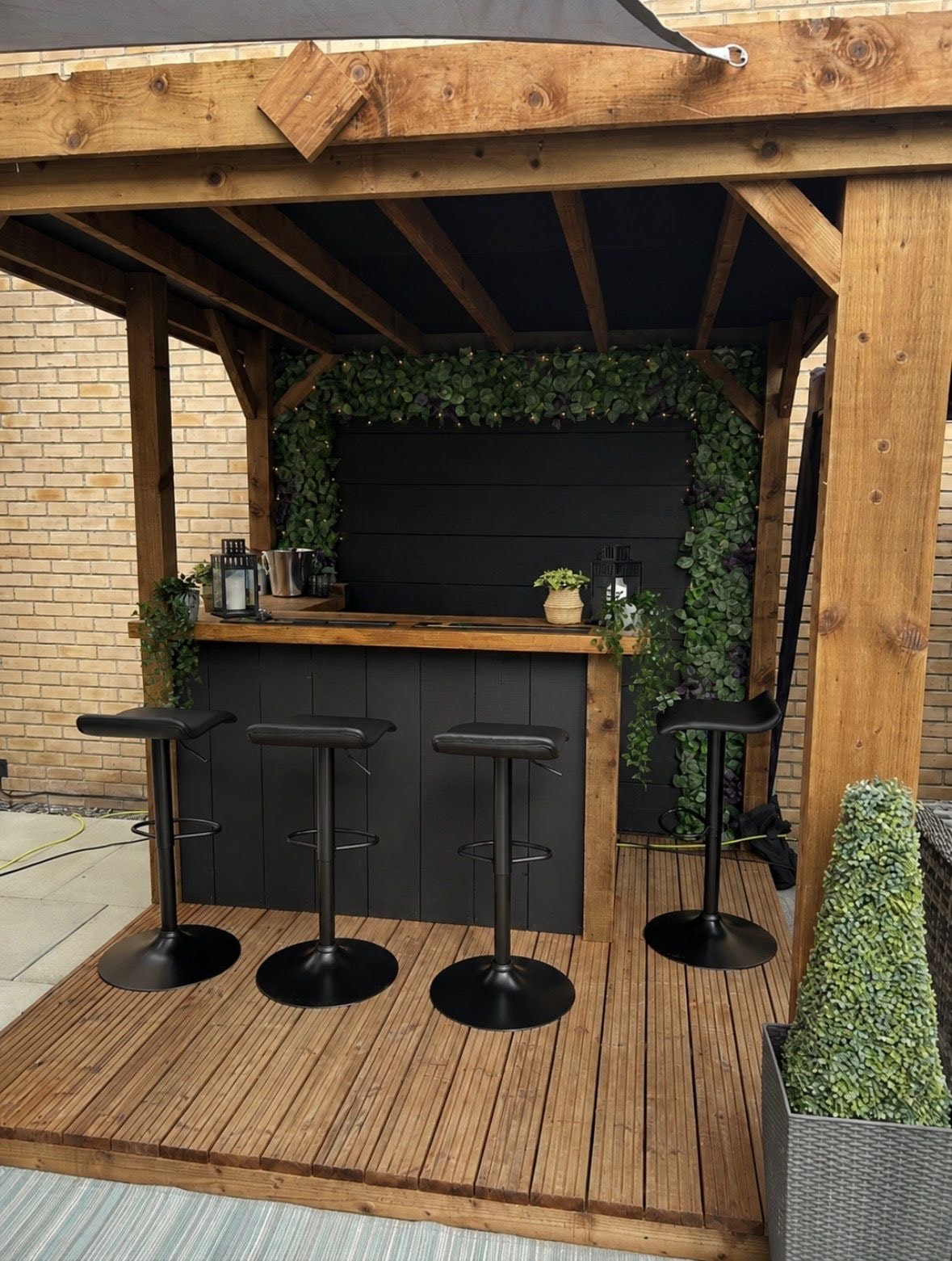 Outdoor Bars & Entertainment Areas